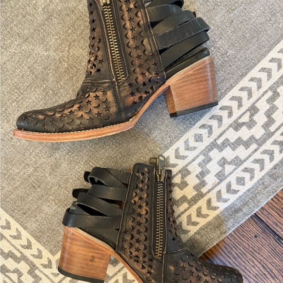 Freebird Dahlia Moon & Stars cutout boots - Picture 5 of 9